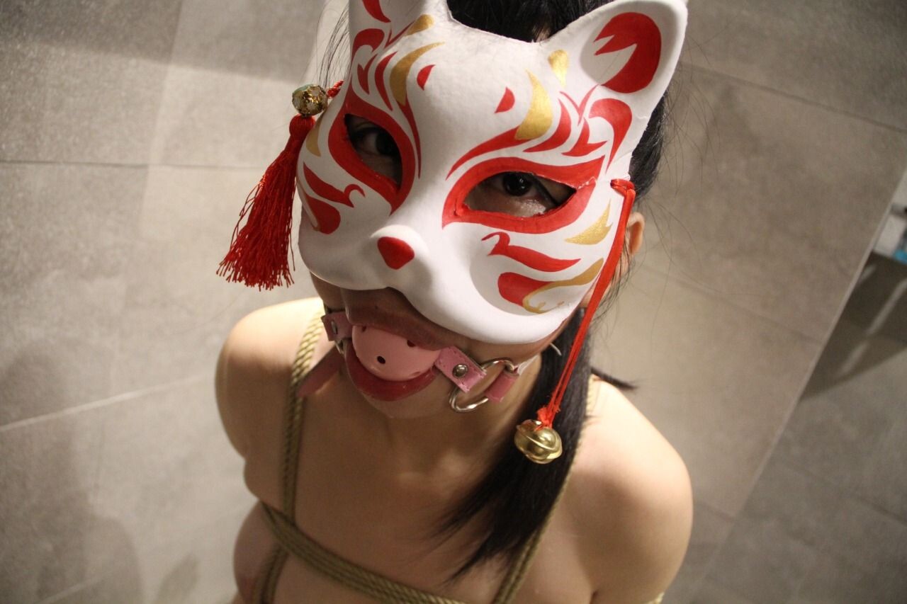 ผู้หญิงสวมหน้ากากแมว [14P]