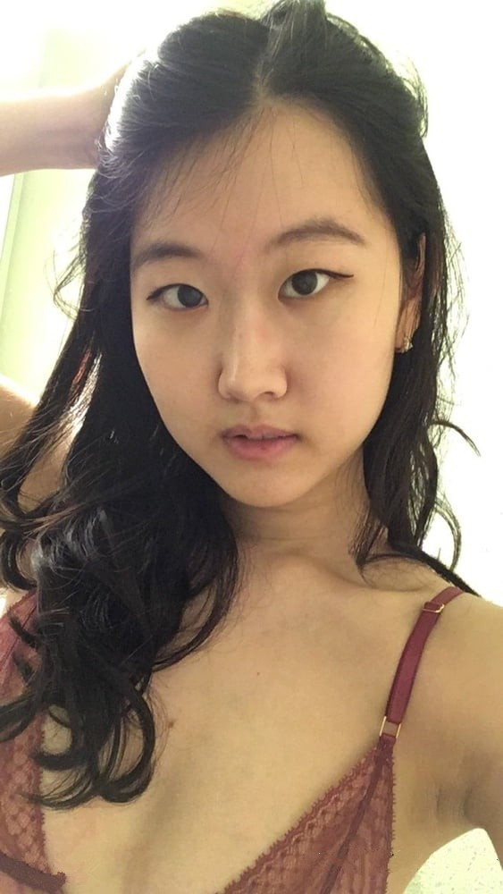 ผู้หญิงเลวตัวน้อยที่มีรูปร่างหน้าตาบริสุทธิ์และมีเสน่ห์[31P]