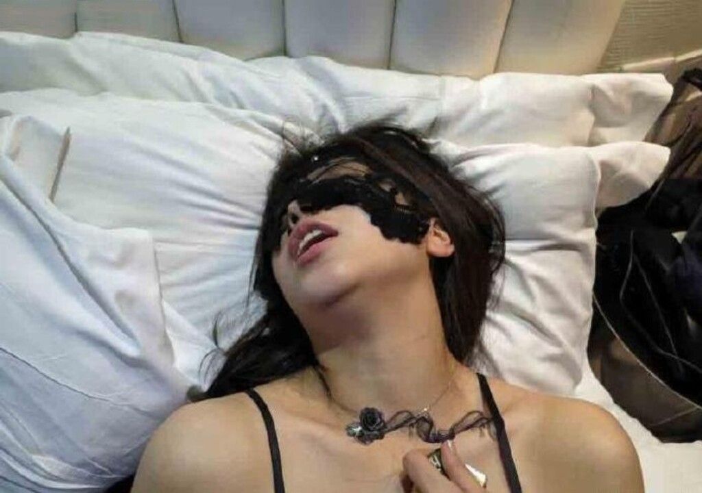 หญิงสาวในถุงน่องสีดำที่หัวใจเต็มไปด้วยอารมณ์จากครอบครัวที่ดี [24P]