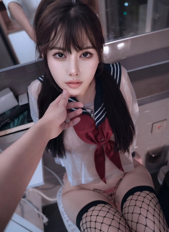 ความงามที่ประณีตมากสวมถุงน่องสีดำและเย้ายวนใจด้วยรูปร่างที่ดีและอ่อนโยน [12P]