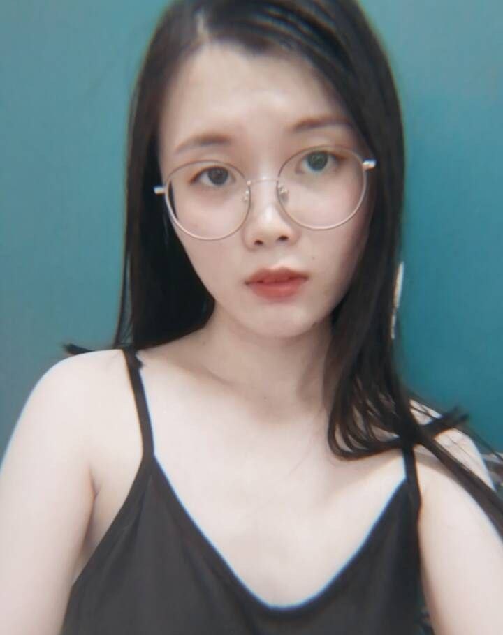 สาวซนใส่แว่น [18P]