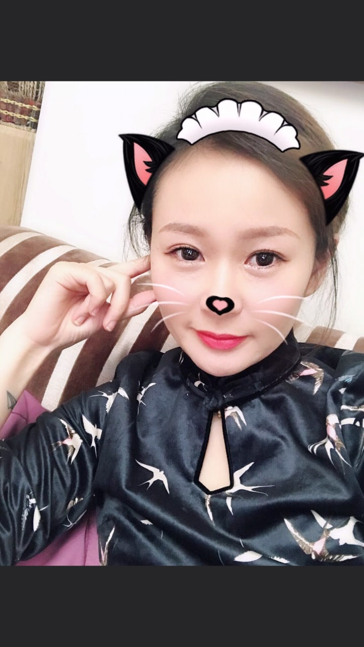 หญิงสาวที่เป็นผู้ใหญ่และมีเสน่ห์[17P]