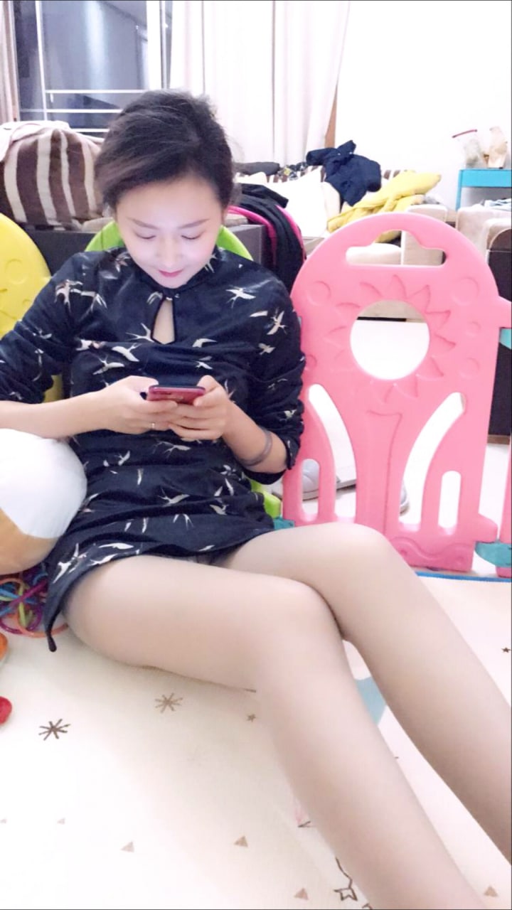 หญิงสาวที่เป็นผู้ใหญ่และมีเสน่ห์[17P]