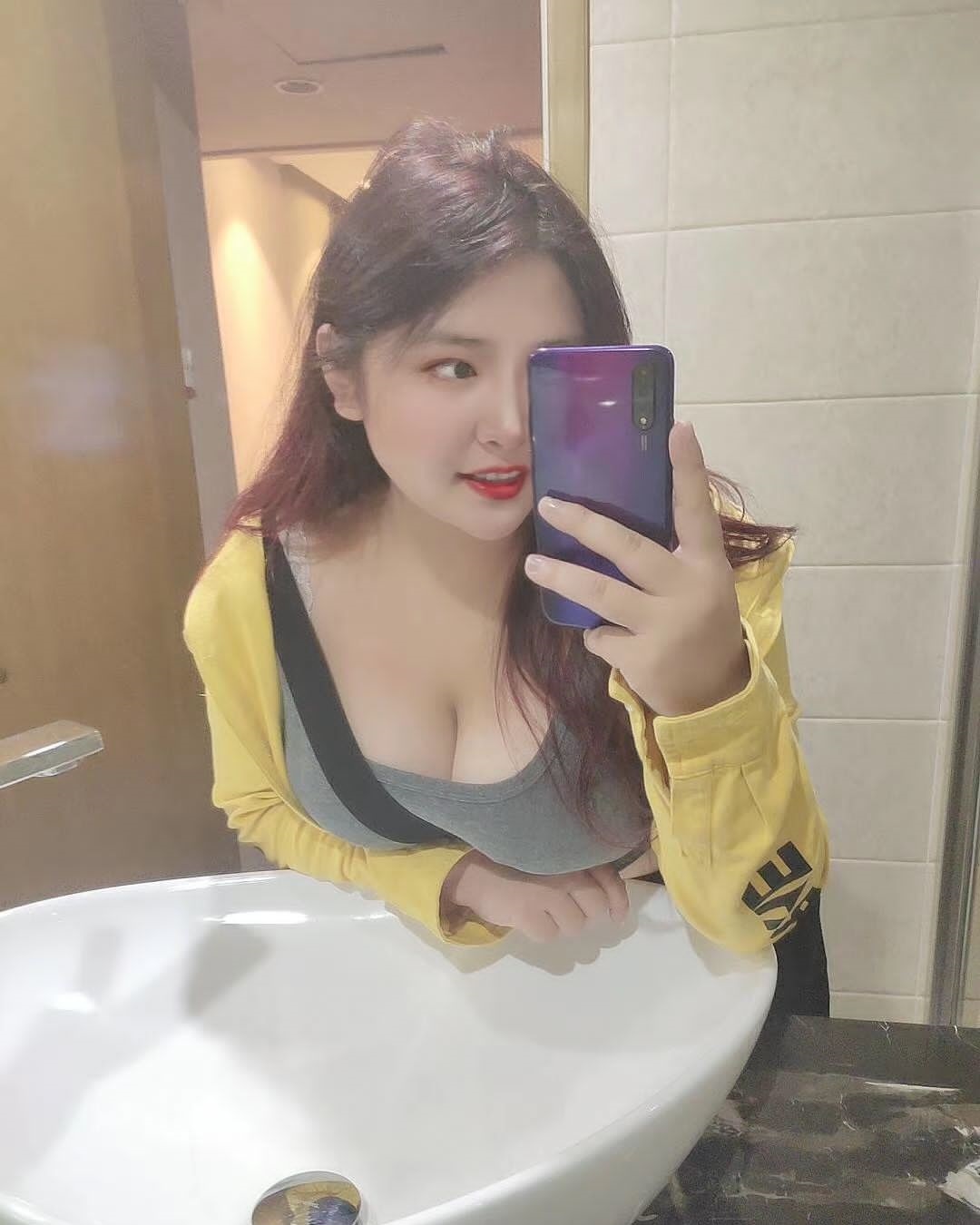 การฝังหัวของคุณไว้ที่หน้าอกของเธอรู้สึกอย่างไร[11P]