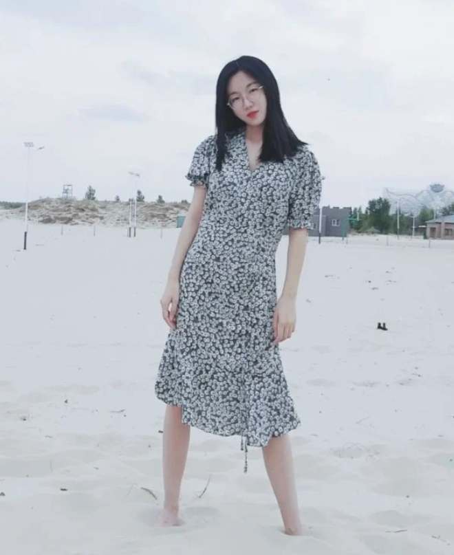 สาวแว่นของเพื่อนบ้านมักจะเงียบและสง่างามมาก แต่เธอไม่คาดคิดว่าจะเท่ขนาดนี้ [10P]