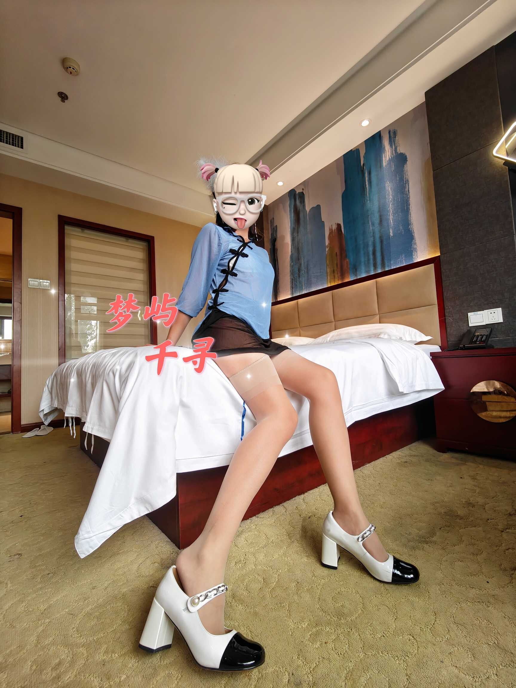 [ต้นฉบับ Mengyu Qianxun] ผู้มาใหม่เปิดตัวครั้งแรกเลือก 0531 คู่รักหน้าตาดีภรรยาตัวน้อยน่ารักในชุดทองสีแดงความปรารถนาอันบริสุทธิ์ในชุดสาวใช้ + ชุดกี่เพ้าประจำชาติแปลงร่างเป็นทาสเต็มไปด้วยความเย้ายวนใจ [33P]