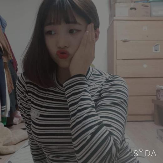 นักเรียนช่วยตัวเองและถ่ายเซลฟี่ [15P]