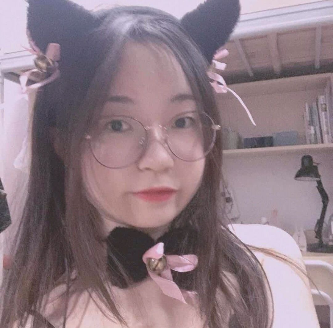 ดอกทองตัวน้อยสุดสง่างามพร้อมแว่นตา[18P]