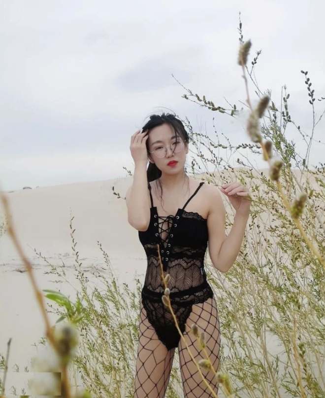 สาวแว่นของเพื่อนบ้านมักจะเงียบและสง่างามมาก แต่เธอไม่คาดคิดว่าจะเท่ขนาดนี้ [10P]