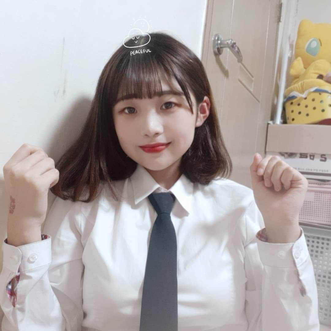 นักเรียนช่วยตัวเองและถ่ายเซลฟี่ [15P]