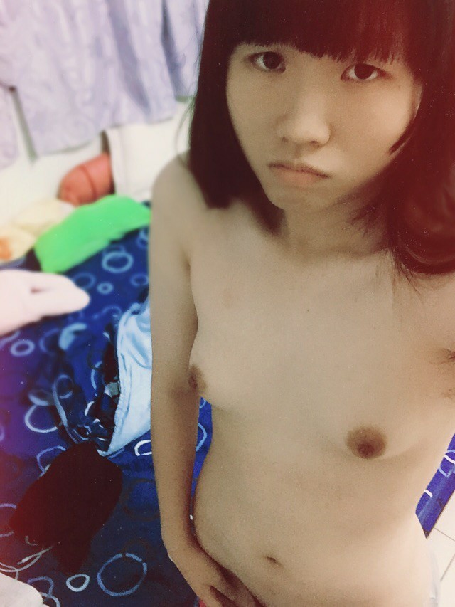 สาวโรงเรียนผิวขาวและอ่อนโยนกับน้ำหีอวบ [28P]