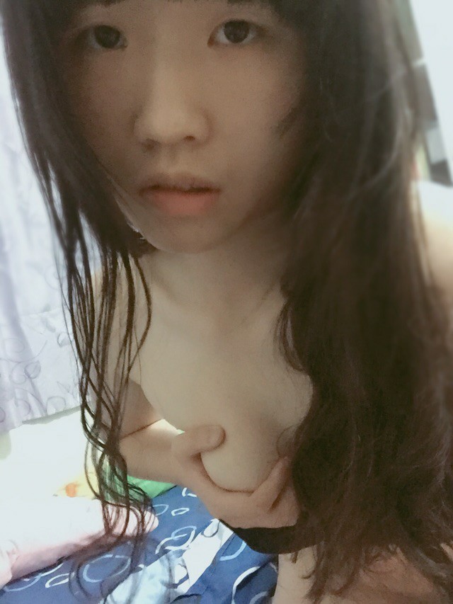 สาวโรงเรียนผิวขาวและอ่อนโยนกับน้ำหีอวบ [28P]