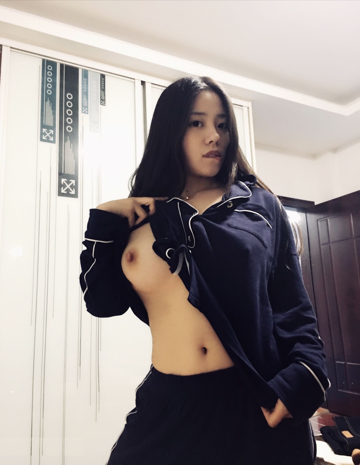 สาวน้อยเก่งมาก ไม่ต้องใช้ถุงยาง สามารถหลั่งในตัวเธอได้ [21P]