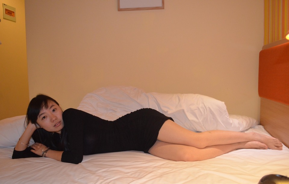 หญิงสาวกำลังรอคุณอยู่บนเตียง [24P]