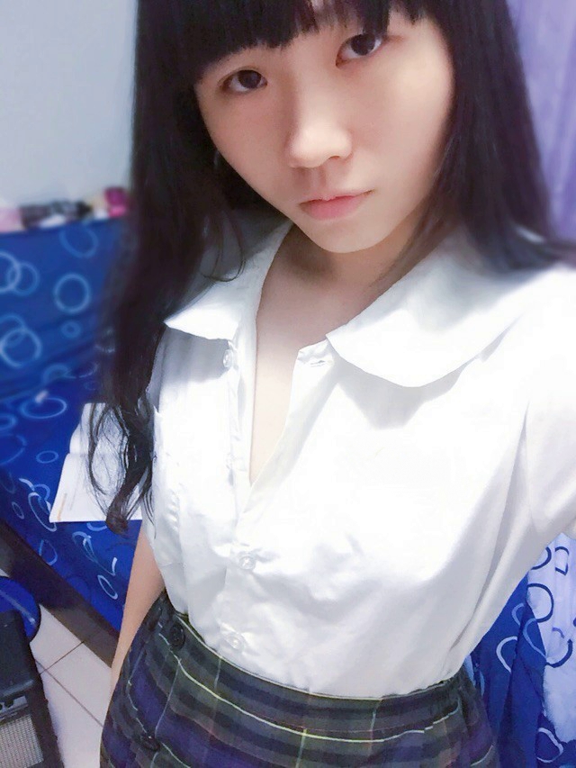 สาวโรงเรียนผิวขาวและอ่อนโยนกับน้ำหีอวบ [28P]