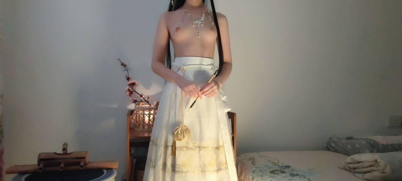 สาวสวยในชุดโบราณ[11P]